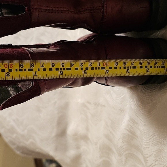 Umberto Raffini Red Heeled Boots with Polished Leather and Classic Design - Picture 11 of 12